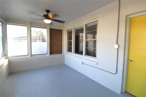 Villa ou maison à louer à Sarasota, Floride: 2 chambres, 87.7 m2 № 2148957 - photo 9