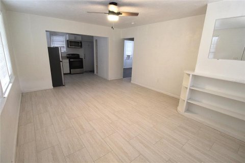 Villa ou maison à louer à Sarasota, Floride: 2 chambres, 87.7 m2 № 2148957 - photo 2