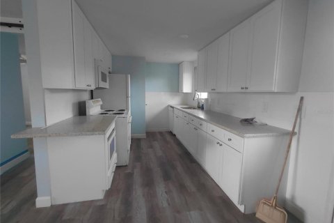 Villa ou maison à vendre à Englewood, Floride: 2 chambres, 81.75 m2 № 1915561 - photo 3