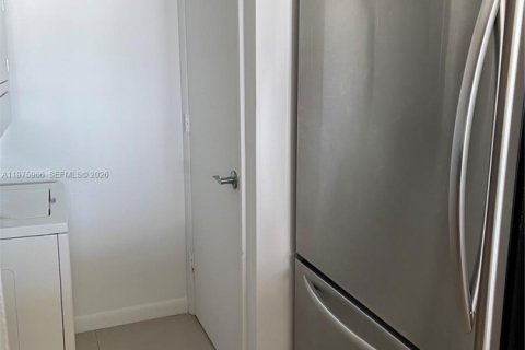 Condominio en alquiler en Miami, Florida, 1 dormitorio, 74.51 m2 № 2040229 - foto 19