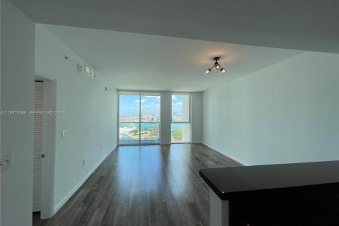 Condominio en alquiler en Miami, Florida, 1 dormitorio, 74.51 m2 № 2040229 - foto 15