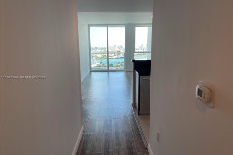 Condominio en alquiler en Miami, Florida, 1 dormitorio, 74.51 m2 № 2040229 - foto 4