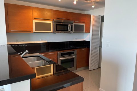 Condominio en alquiler en Miami, Florida, 1 dormitorio, 74.51 m2 № 2040229 - foto 7