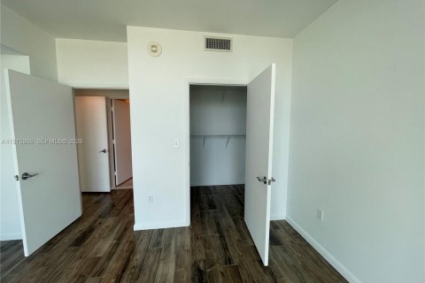Condominio en alquiler en Miami, Florida, 1 dormitorio, 74.51 m2 № 2040229 - foto 11
