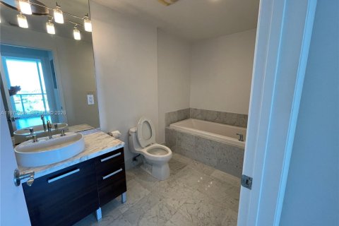 Condominio en alquiler en Miami, Florida, 1 dormitorio, 74.51 m2 № 2040229 - foto 12