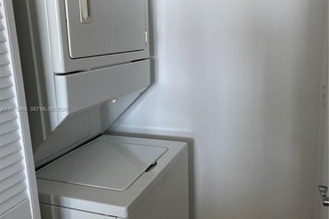 Condominio en alquiler en Miami, Florida, 1 dormitorio, 74.51 m2 № 2040229 - foto 20