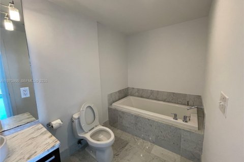 Condominio en alquiler en Miami, Florida, 1 dormitorio, 74.51 m2 № 2040229 - foto 13