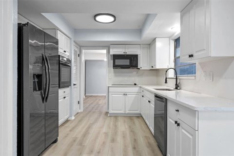 Villa ou maison à vendre à Palm Bay, Floride: 3 chambres, 172.33 m2 № 1834589 - photo 8