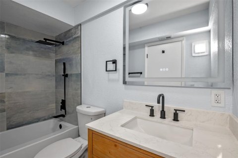 Villa ou maison à vendre à Palm Bay, Floride: 3 chambres, 172.33 m2 № 1834589 - photo 17