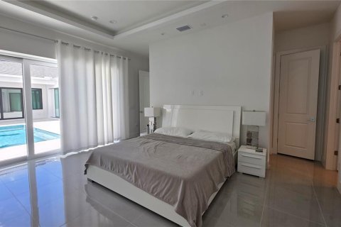 Villa ou maison à louer à Bradenton, Floride: 3 chambres, 278.71 m2 № 1651448 - photo 12