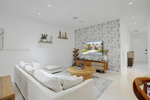 Casa en alquiler en Miami, Florida, 3 dormitorios, 167.97 m2 № 2017546 - foto 5