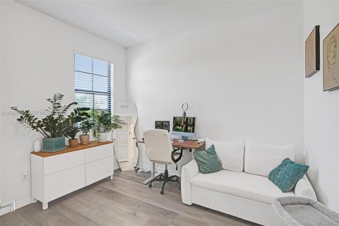 Casa en alquiler en Miami, Florida, 3 dormitorios, 167.97 m2 № 2017546 - foto 12