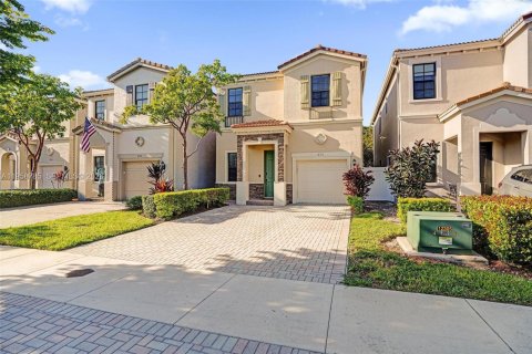 Casa en alquiler en Miami, Florida, 3 dormitorios, 167.97 m2 № 2017546 - foto 2