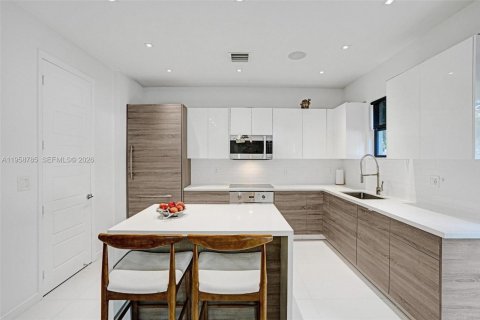 Casa en Miami, Florida 3 dormitorios, 167.97 m2 № 2017546