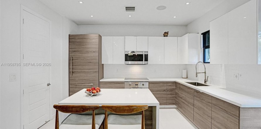 Casa en Miami, Florida 3 dormitorios, 167.97 m2 № 2017546