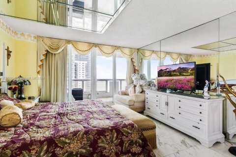 Condo in Miami, Florida, 3 bedrooms  № 1811265 - photo 17