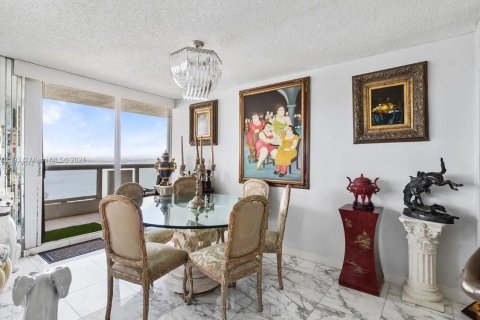 Condo in Miami, Florida, 3 bedrooms  № 1811265 - photo 10
