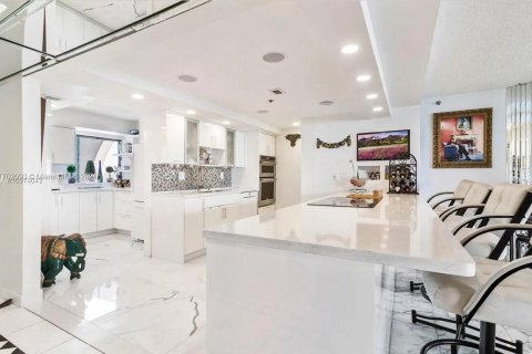 Condo in Miami, Florida, 3 bedrooms  № 1811265 - photo 13