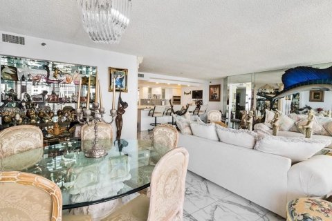 Condo in Miami, Florida, 3 bedrooms  № 1811265 - photo 3