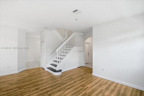 Condo in Miramar, Florida, 3 bedrooms  № 2023705 - photo 13