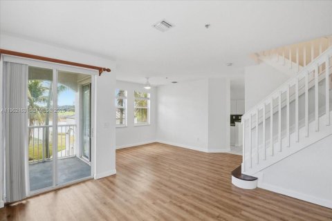 Condo in Miramar, Florida, 3 bedrooms  № 2023705 - photo 11