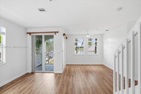 Condo in Miramar, Florida, 3 bedrooms  № 2023705 - photo 20