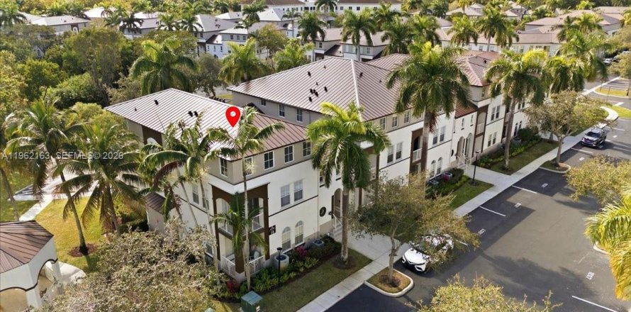 Condo in Miramar, Florida, 3 bedrooms  № 2023705