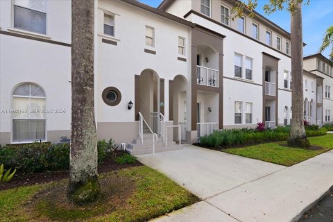 Condo in Miramar, Florida, 3 bedrooms  № 2023705 - photo 2