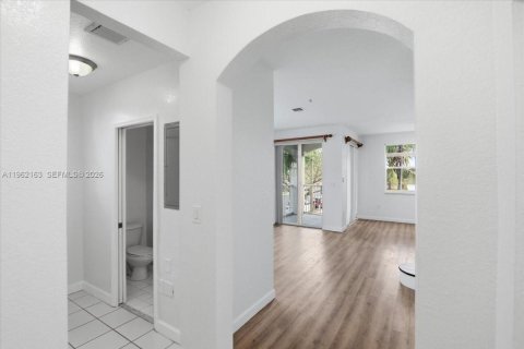 Condo in Miramar, Florida, 3 bedrooms  № 2023705 - photo 14