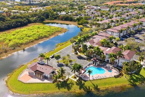 Condo in Miramar, Florida, 3 bedrooms  № 2023705 - photo 9