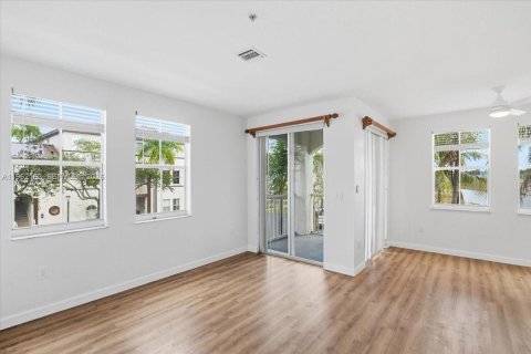 Condo in Miramar, Florida, 3 bedrooms  № 2023705 - photo 19