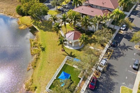 Condo in Miramar, Florida, 3 bedrooms  № 2023705 - photo 5