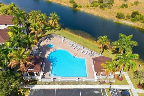 Condo in Miramar, Florida, 3 bedrooms  № 2023705 - photo 6