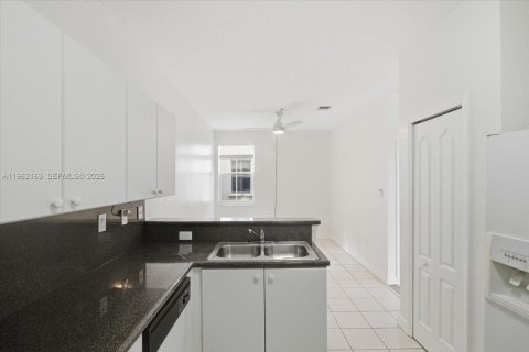 Condo in Miramar, Florida, 3 bedrooms  № 2023705 - photo 27