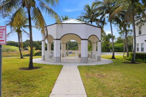 Condo in Miramar, Florida, 3 bedrooms  № 2023705 - photo 10