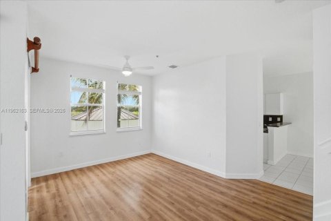 Condo in Miramar, Florida, 3 bedrooms  № 2023705 - photo 22