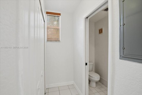 Condo in Miramar, Florida, 3 bedrooms  № 2023705 - photo 15