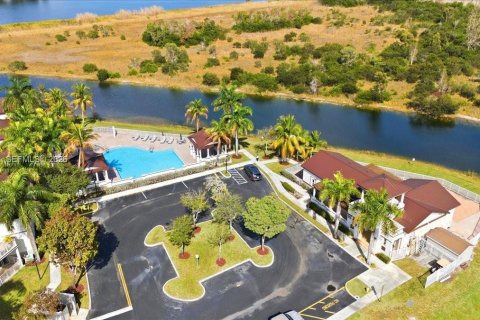 Condo in Miramar, Florida, 3 bedrooms  № 2023705 - photo 7