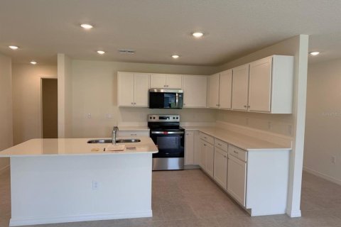 House in Palm Bay, Florida 4 bedrooms, 198.25 sq.m. № 2239743 - photo 8