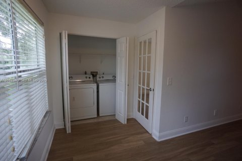 Copropriété à vendre à Sunrise, Floride: 2 chambres, 89.65 m2 № 2081392 - photo 11