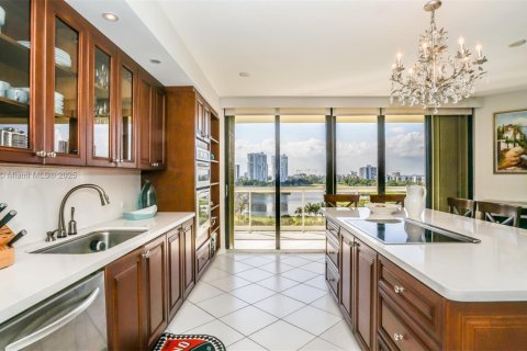 Condominio en alquiler en Aventura, Florida, 3 dormitorios, 212.75 m2 № 1981928 - foto 4