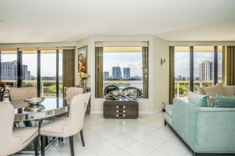 Condominio en alquiler en Aventura, Florida, 3 dormitorios, 212.75 m2 № 1981928 - foto 10