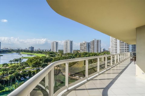 Condominio en alquiler en Aventura, Florida, 3 dormitorios, 212.75 m2 № 1981928 - foto 2