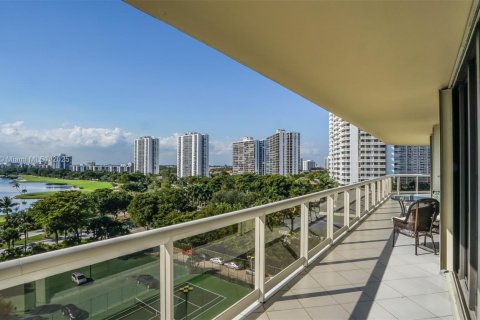 Condominio en alquiler en Aventura, Florida, 3 dormitorios, 212.75 m2 № 1981928 - foto 28
