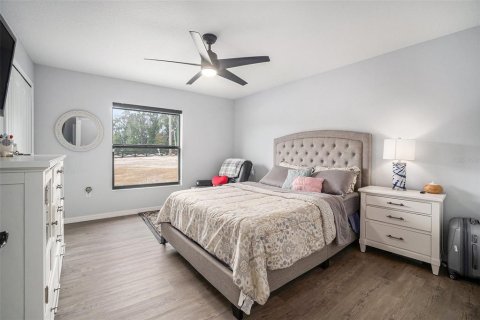 House in Ocala, Florida 4 bedrooms, 328.5 sq.m. № 2101519 - photo 23