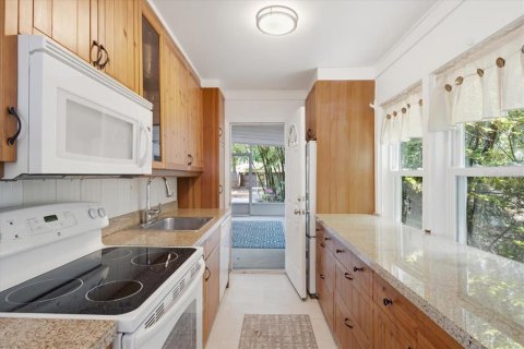 House in Saint Petersburg, Florida 2 bedrooms, 85.1 sq.m. № 2197270 - photo 10