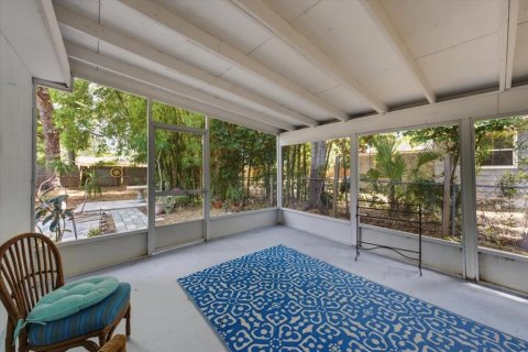 House in Saint Petersburg, Florida 2 bedrooms, 85.1 sq.m. № 2197270 - photo 5