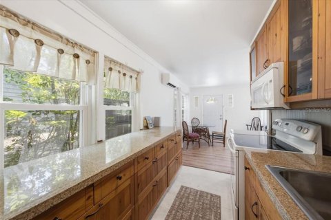 House in Saint Petersburg, Florida 2 bedrooms, 85.1 sq.m. № 2197270 - photo 8