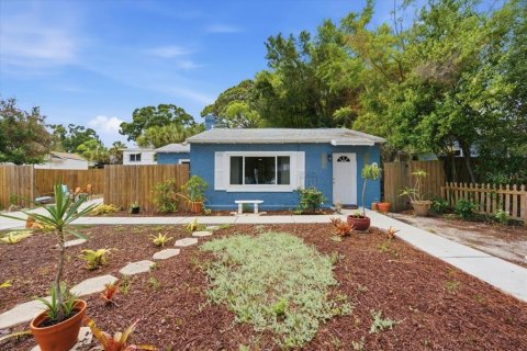 House in Saint Petersburg, Florida 2 bedrooms, 85.1 sq.m. № 2197270