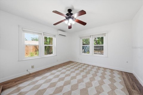 House in Saint Petersburg, Florida 2 bedrooms, 85.1 sq.m. № 2197270 - photo 23